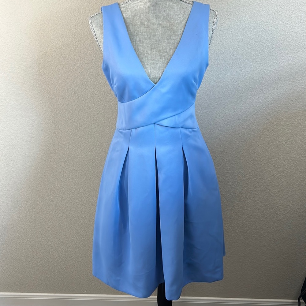 Halston Heritage Powder Blue Plunge Neck Dress, Sz 4 EUC